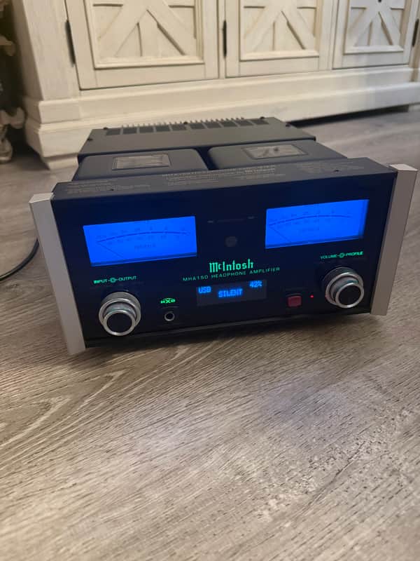 McIntosh MHA150 Stereo Headphone Amplifier 2016 - Present - Black image 1