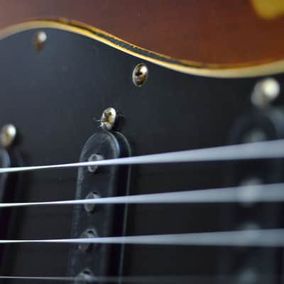Fender Stratocaster Standard Sunburst Heavy Relic Nitro Custom Shop 69's image 8