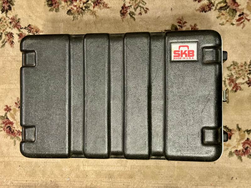 SKB 1SKB-R6U 6U-Space Molded Rack Case 2010s - Black image 1