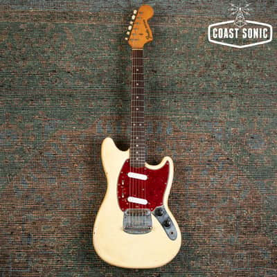 Vintage 1967 Fender Mustang with original case image 2