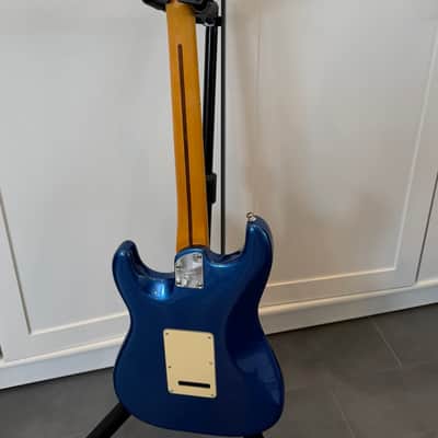 Fender American Ultra Stratocaster 2022 - Present - Cobra Blue image 2