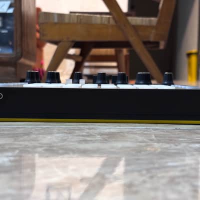 Novation [NOS - New Old Stock] Circuit Mono Station - Paraphonic Analogue Synthesizer 2017 - 2021 - Complete with Box, Manual, Cables, Adaptor image 12