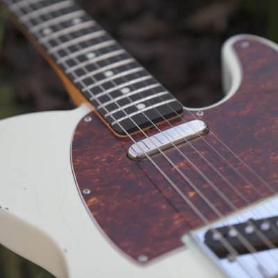 Del-Tone 60's T-Style - Khaya Mahogany - Olympic White image 7
