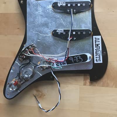 1990s Vintage Fender 1970s Reissue Relic 3Ply Black Strat Loaded Pickguard Lace Sensor image 18