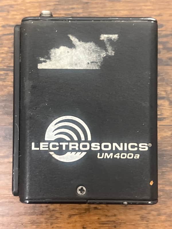 Lectrosonics UM400A Digital Hybrid UHF Transmitter – Block 26 – 665.6–691.1 MHz image 1