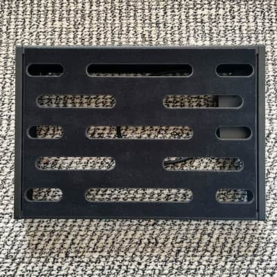 Creation Elevation 18 V3 Pedalboard 2025 with Black Milled Aluminum Sides image 1