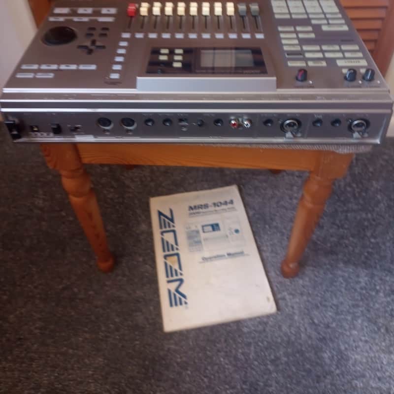 2000’s Zoom MRS 1044 Silver