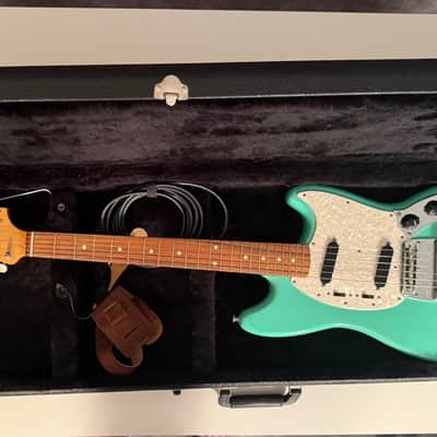 Fender Vintera '60s Mustang with Pau Ferro Fretboard 2020 Seafoam Green image 3