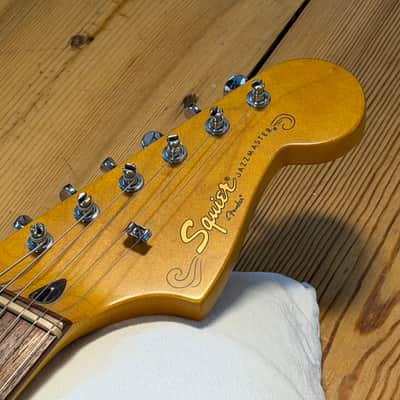 Squier J Mascis Jazzmaster with Rosewood Fretboard 2012 - 2017 - Vintage White image 3