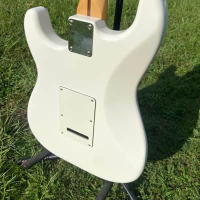 Fender Player Stratocaster 2018 - White w/ gigbag image 7
