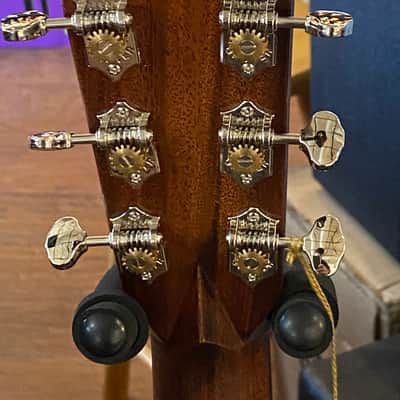 Martin D-28 Sunburst D28 #2651854 4lbs 7oz USA Made image 5