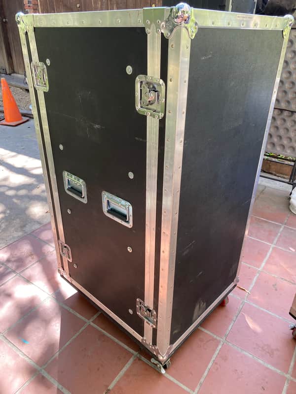 Custom 20 Space shock mount case on wheels - Black image 1