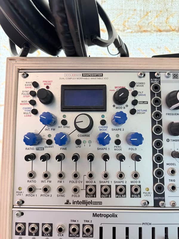 Intellijel Cylonix Shapeshifter Dual Wavetable VCO Eurorack Synth Module 2015 - Present - Silver image 1