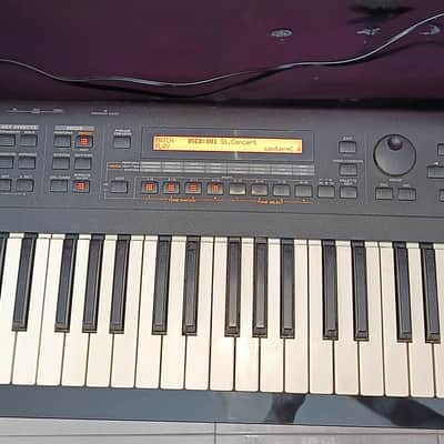 Roland XP-30 61-Key 64-Voice Expandable Synthesizer 1999 - 2004 - Black