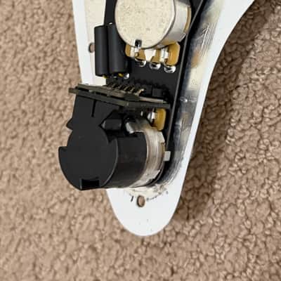 Seymour Duncan, Obsidian Loaded Stratocaster HH Pickguard - Seymour Duncan + Obsidian image 5