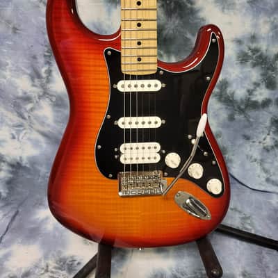 Fender 2022 Fender SSH Flamey Top Maple Board Strat Pro Setup New Fender Gigbag image 2