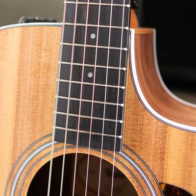 Taylor 212ce Grand Concert Acoustic/Electric Guitar with Gig Bag image 10