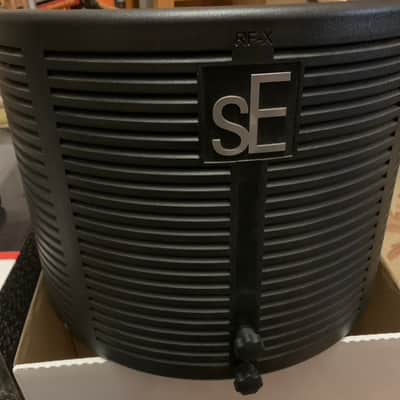 sE Electronics X1S Studio Bundle with Shockmount, RF-X Reflexion Filter, Pop Filter, Cable 2010s - Black image 3