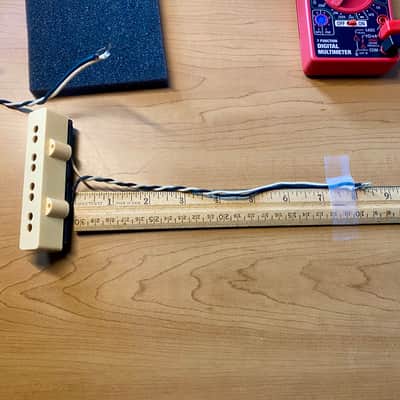 Lindy Fralin P-J Bass Pickups Set 5% Overwound Cream image 7