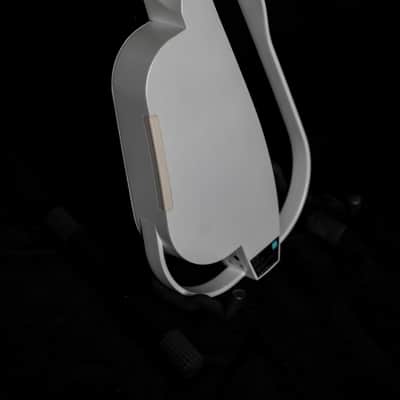 Enya NEX-G - White W/ Microphone image 3