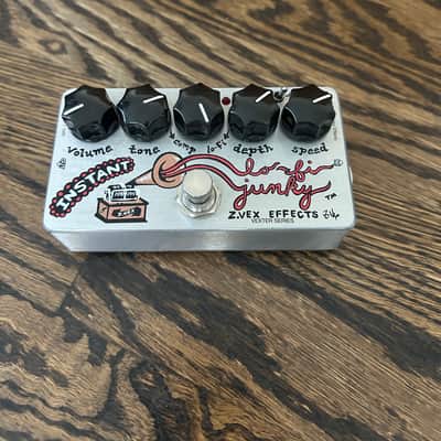 Zvex Vexter Series Instant Lo-Fi Junky Modulation and Chorus/Vibrato Guitar Effects Pedal image 2