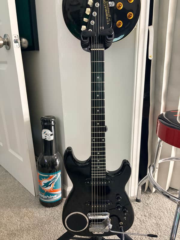 Synsonics Terminator Electric Guitar w/ Built in Amplifier & Speaker image 1