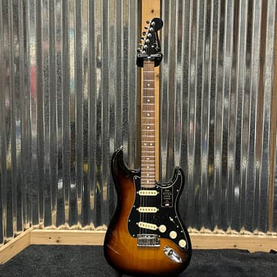 Fender American Ultra Luxe Stratocaster with Rosewood Fretboard 2021 - 2024 - 2-Color Sunburst image 1