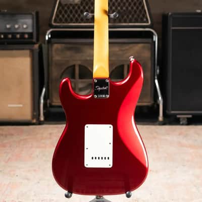 Squier Classic Vibe '60s Stratocaster Electric Guitar - Candy Apple Red image 7