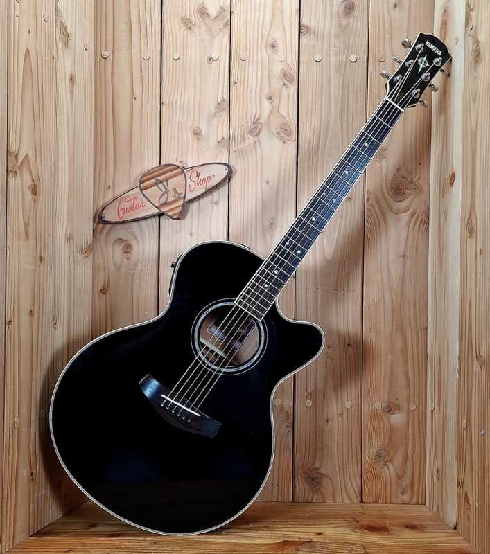 Yamaha CPX 700 Black, mit Preamp und Foam Case