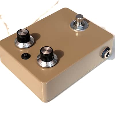 Mud Kicker Distortion - Beige - JD Pedals image 8