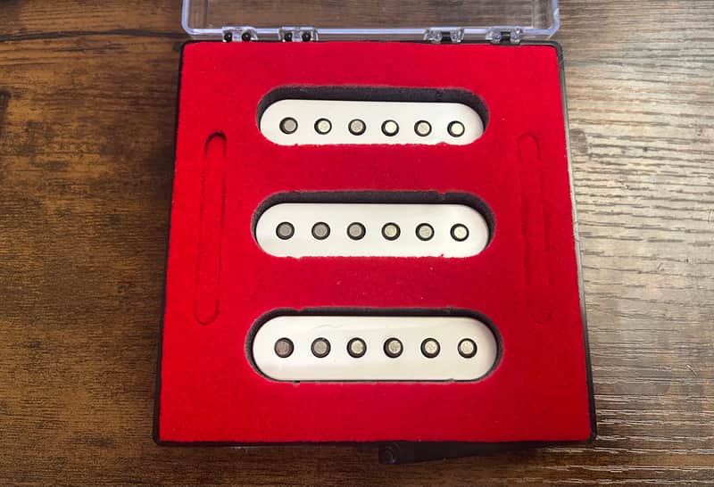 Fender Player Stratocaster (MIM) pickups image 1