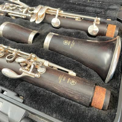Yamaha YCL-450 Intermediate Bb Clarinet with Silver-Plated Keys 2010s - Black image 2