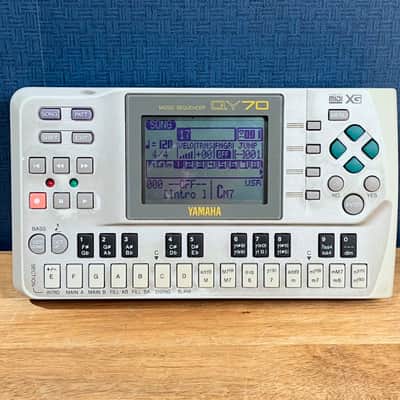 KORG CR-4 4トラックカセットレコーダー/YAMAHA QY-70 KORG CR-4 4トラックカセットレコーダー/YAMAHA QY-70