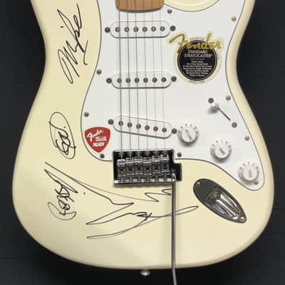 Fender Standard Stratocaster with Maple Fretboard 1998 - 2005 - Arctic White image 1