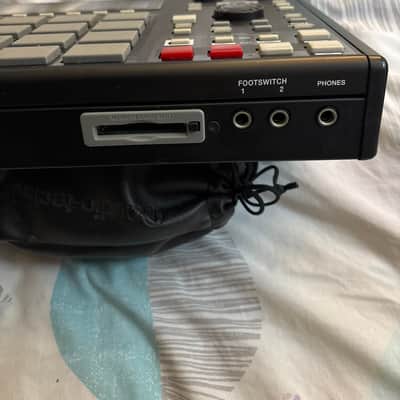 Akai MPC 1000 Sampler - Black image 3