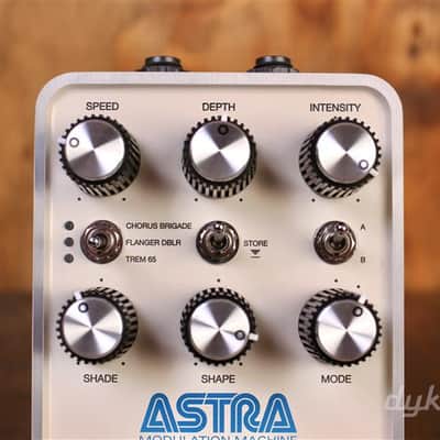 Immagine Universal Audio UAFX Astra Modulation Machine - 4