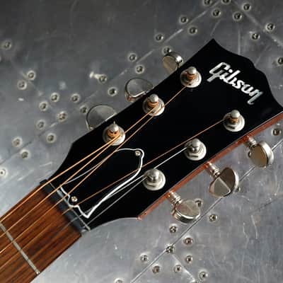 Gibson J-45 2012 Natural image 2