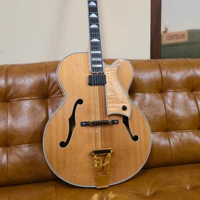 Heritage Golden Eagle Natural w/case image 1