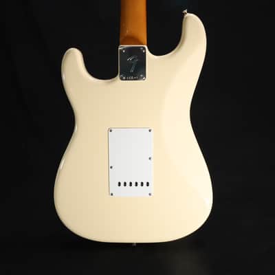 Fender Vintera III Late 60s Stratocaster Maple Fingerboard Olympic White 993 image 10