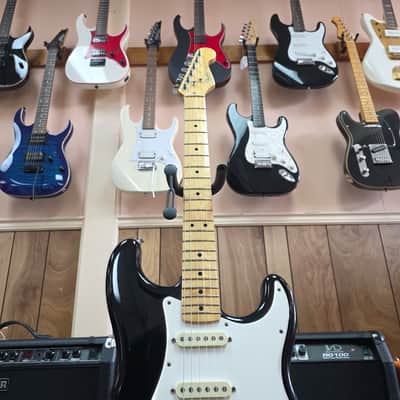 Fender Standard Stratocaster (2-Knob) with Maple Fretboard 1983 - 1984 - Black image 3