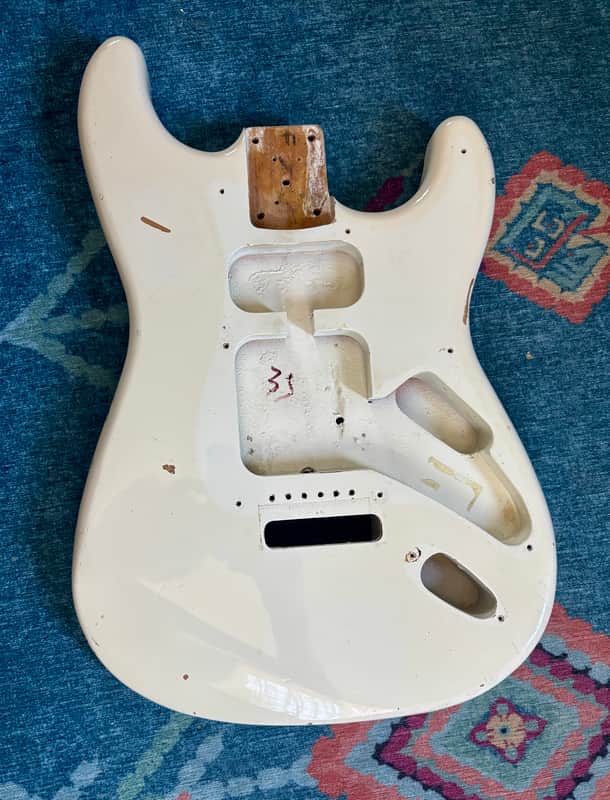 Unknown Stratocaster body cream white image 1