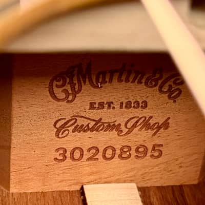Martin Custom Shop 14-Fret 00 'Deep Body' Adirondack & Koa image 20