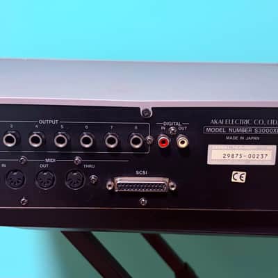 Akai S3000XL MIDI Stereo Digital Sampler 1996 - White image 2