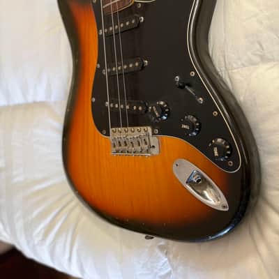 Fender Stratocaster with 3-Bolt Neck, Rosewood Fretboard 1971 - 1977 - Sunburst image 9