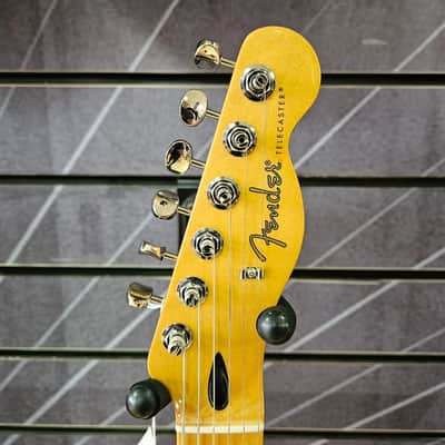 Fender Player II Telecaster Electric Guitar - Maple Fingerboard, 3-Color Sunburst B Stock image 4