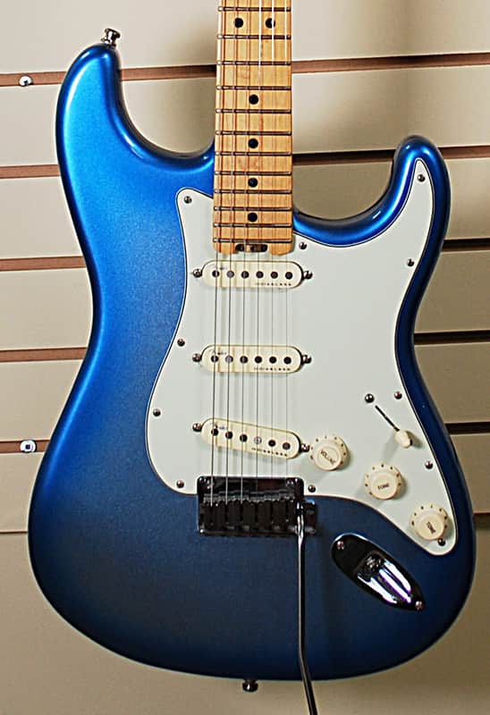 Fender USA 2016 American Elite Stratocaster Guitar w Fender Tweed Case & Trem Bar