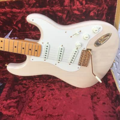 Fender Custom Shop limited edition 57 Vintage Custom Stratocaster,Mary Kay blonde,ash body,100% original,1 owner,COA,all papers,tweed case image 4