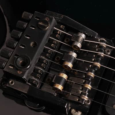 Gibson Flying V 1988 USA – Ebony – Vintage Modified – Shift 2001 Tremolo – Original Case image 5
