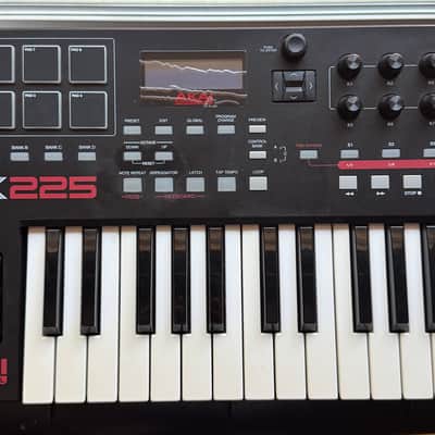 Akai MPK225 2014 - Present - Black