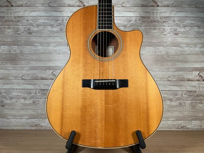 Larrivee LV-04 Early 2000s - Spruce / Mahogany  - Includes Hardshell Case image 1
